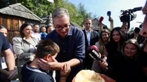 Vučić u Velikoj Plani: Ljudi neka sami osete kome bi ostavili svoju decu i državu na čuvanje (FOTO/VIDEO)
