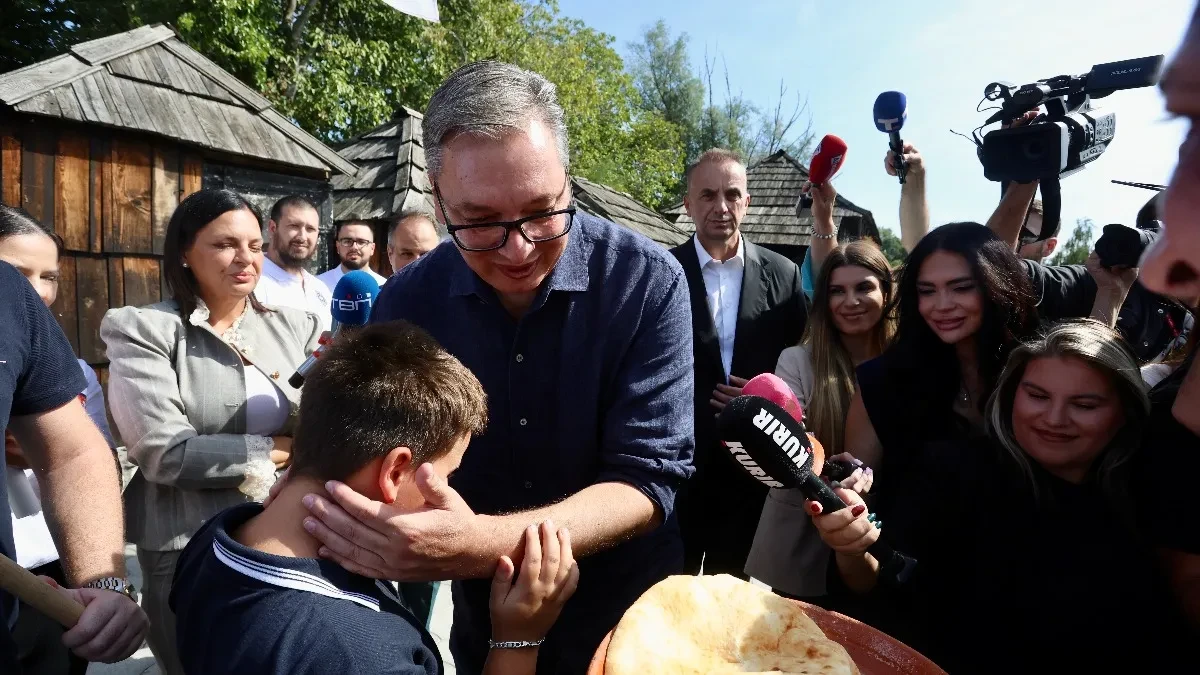 Vučić u Velikoj Plani: Ljudi neka sami osete kome bi ostavili svoju decu i državu na čuvanje (FOTO/VIDEO)