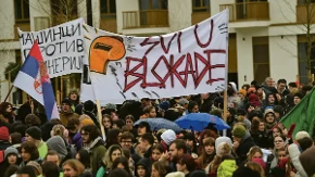 Ako su Srbi, zašto ne brane svoj narod? Zašto je blokaderima svaka patriotska tema „polarizujuća“