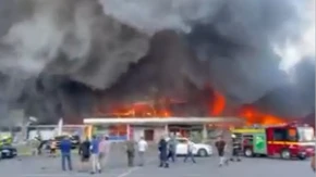 Rusi razneli tržni centar: Buknuo požar u Dnjepru, ima povređenih u brutalnom napadu!