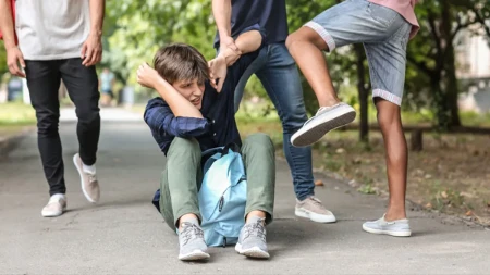 Tinejdžer brutalno pretučen u Beogradu: Napala ga grupa mladića, zadobio strašne povrede