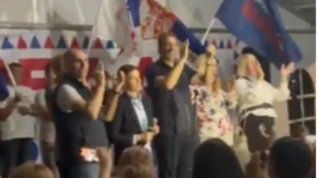 Domaćini u Grošnici poslali jasnu poruku podrške! Orilo se "Aco, Srbine" (VIDEO)