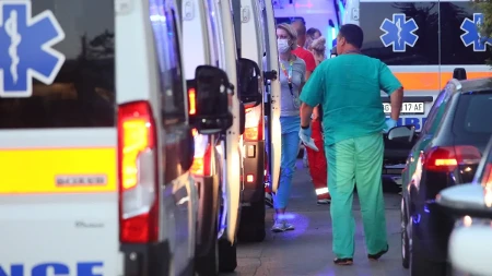Stena pala na autobus koji je prevozio decu! U udesu kod Mojkovca ima više povređenih mališana