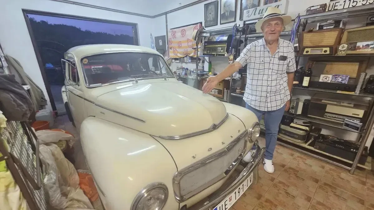 Petar kreće na put života u „volvu“ iz 1963. godine: Oldtajmerom iz Srbije pravo do rodnog grada čuvenog automobila