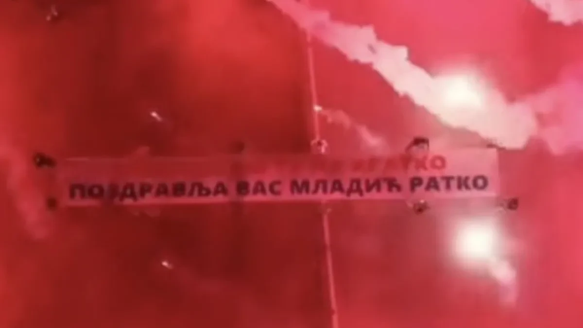 Dino Merlin otkazan, a Ratko Mladić „svratio“ u Kraljevo: Osvanuo baner sa jakom porukom