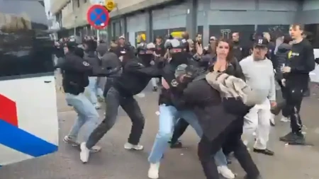 Pušteni ekstremisti sa oružjem i nacističkim simbolima: Skandal u Hagu!