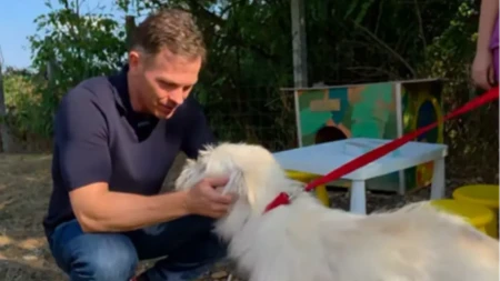 "I sad me duša boli kada vidim ove kučiće... gledam kako da udomim još jedno" Siniša Mali obišao prihvatilište u Resniku (VIDEO)