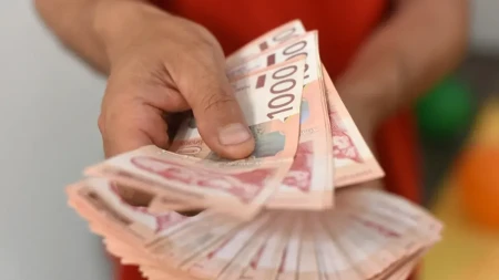 Sutra vam leže 6.000 dinara, ali samo ako ste ovo uradili: Država večeras zatvara prijave, proverite odmah status i pogledajte u kojoj banci vas čeka novac