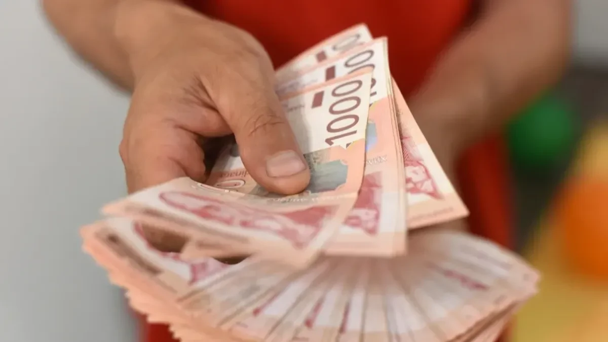Sutra vam leže 6.000 dinara, ali samo ako ste ovo uradili: Država večeras zatvara prijave, proverite odmah status i pogledajte u kojoj banci vas čeka novac