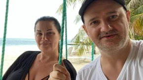 Svekar naše pevačice je milioner! Imaju dvorac, a ona mu se samo jednom obratila javno