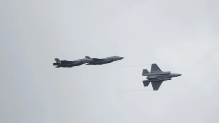 Danci poslali borbene avione na Grenland!