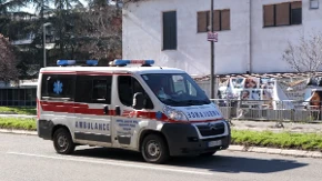Drama u Batajnici: Muškarac (60) pao sa velike visine, sa teškim povredama prebačen u bolnicu!