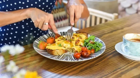 Ako doručkujete u ovo vreme, najlakše možete dobiti srčani udar: Evo u koliko sati je najopasnije