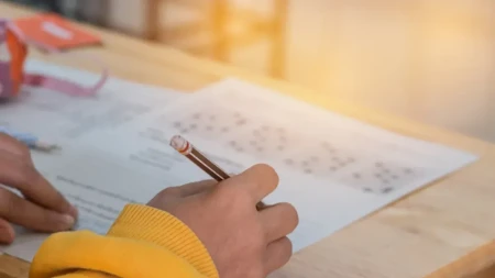 Možete li da rešite ovaj matematički zadatak bez digitrona? Mnogi pogreše već pri prvom koraku