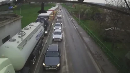 Vozači zarobljeni u kolonama čak 7 sati: Kolaps na izlazu iz Srbije