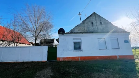 Kuća kod Vršca za 14.500 evra: Renovirana, nameštena i odmah useljiva, a uz nju ide i plac od 670 kvadrata