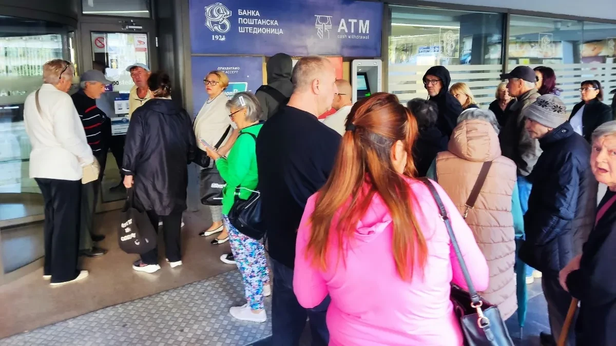 Alo! vam donosi snimke sa lica mesta: Počela isplata 6.000 dinara za građane, od ranog jutra stvara se gužva