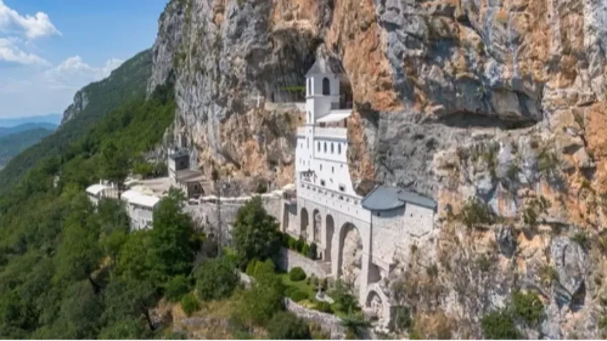 Kako je Ostrog dobio ime? Priča o manastiru počinje mnogo pre Svetog Vasilija