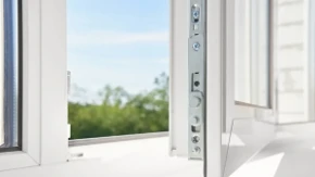 Hladnoća ulazi kroz PVC prozore? Pre majstora proverite ovaj detalj