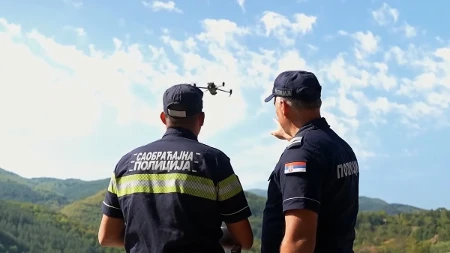 Vozači, pažnja! Dronovi stižu na puteve širom Srbije, policija vas sada kontroliše i iz vazduha