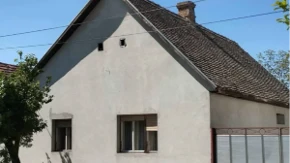 Kuća sa 9 ari placa prodaje se za 25.000 evra: Od Novog Sada oko 70 kilometara, može odmah da se useli