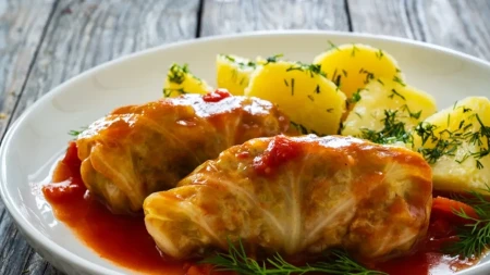 Sarma bez grama pirinča? Iskusne domaćice koriste ovaj trik da jelo bude lakše, sočnije i duplo zdravije