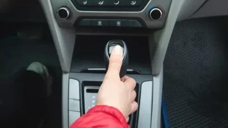 Većina vozača pravi ovu grešku na nizbrdici: Ne izbacujte menjač u ler, tako samo uništavate kočnice