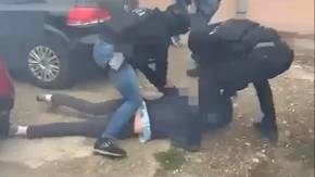 Pogledajte munjevito hapšenje dilera u Obrenovcu: Jedan izvučen iz kola, drugi pronađen u stanu (VIDEO)