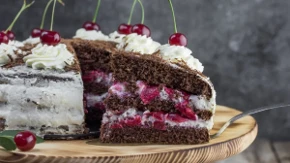 Posna Švarcvald torta se ovako pravi: Od čokoladnih kora do višanja