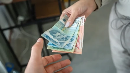 Prevaranti haraju po prodavnicama: Evo kako zbunjuju prodavce i izvlače više novca, objavljen snimak (VIDEO)