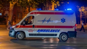 Stravična nesreća u centru Ivanjice: Lampion pao na prolaznike, dvoje povređeno 