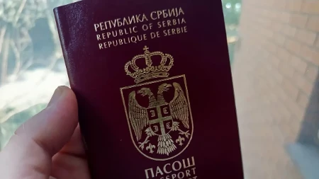 Opravdan strah? Sve više putnika uvija pasoš u aluminijumsku foliju