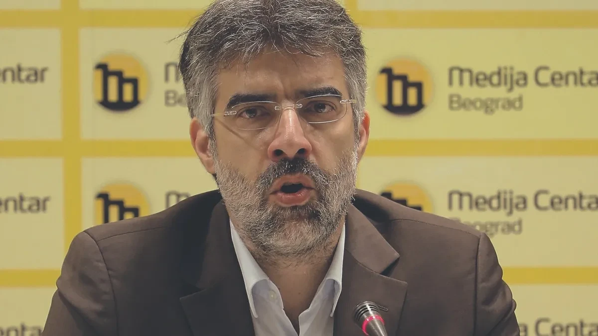 Blokaderski advokat na najodvratniji način izvređao dame: Sve žene koje glasaju za SNS su prostitutke