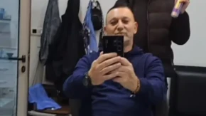 "Psuju mi mrtve roditelje" Skandal na estradi, pevač otkrio koji kolega mu je zabio nož u leđa