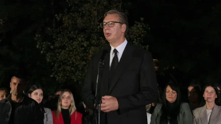Predsednik Vučić izašao pred narod na Andrićevom vencu: Građani kliču "Aco, Srbine"