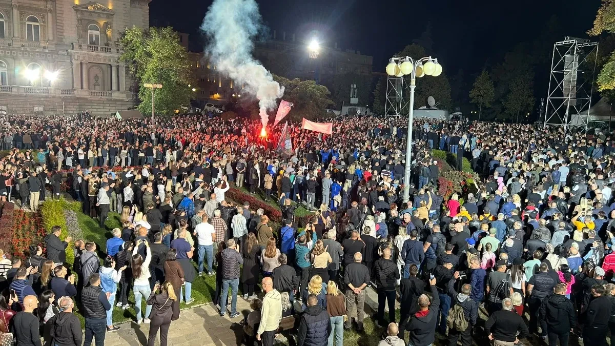 Emotivan oproštaj i poziv na borbu! Vučić: "Pobedićemo ih bez fotelje"
