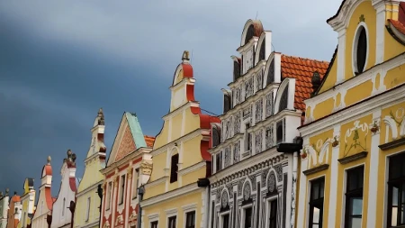 Komšije su se takmičile ko će imati luksuzniju kuću - danas ovaj trg izgleda kao da je iz bajke