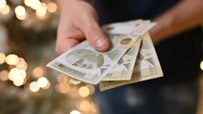 Od decembra veće plate u javnom sektoru, a od januara minimalac 600 evra - objavljeni novi iznosi