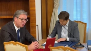 Vučić se oglasio nakon primopredaje dužnosti! Saradnici ga ispratili sa suzama u očima