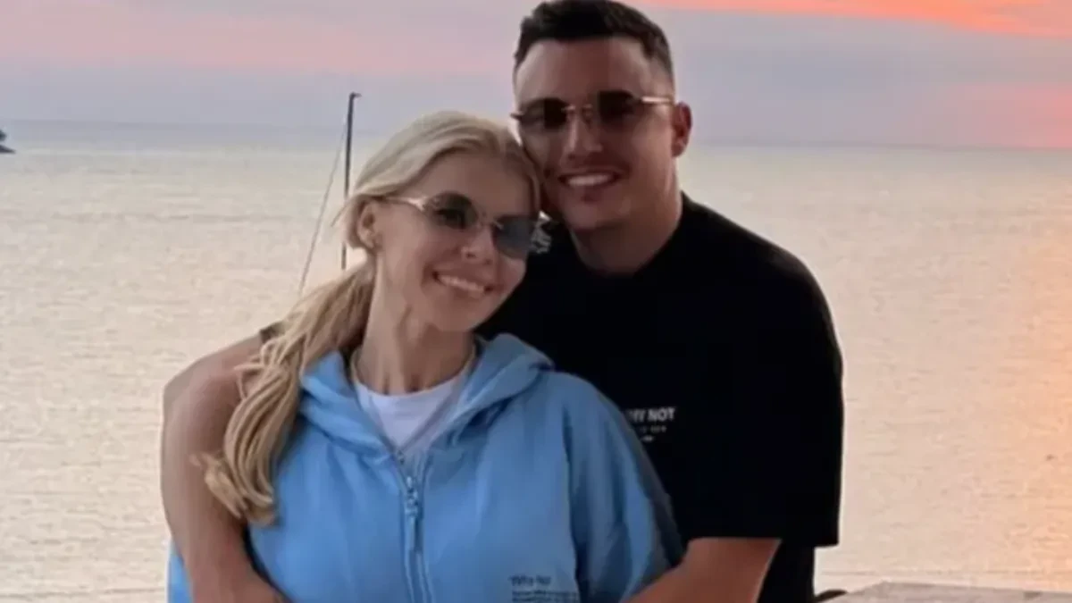 Pevačica (42) završila na štakama: Njen muž otkrio šta se desilo 