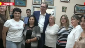 Susret pun emocija u Kladovu: Vučić obećao podršku, pa dobio poseban poklon