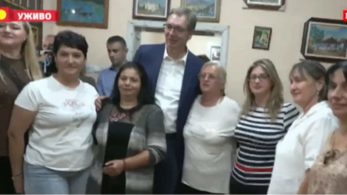 Susret pun emocija u Kladovu: Vučić obećao podršku, pa dobio poseban poklon