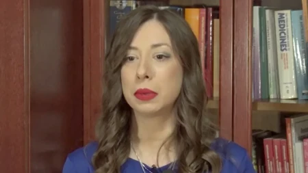 Dojite, ali ne možete da ostavite cigarete? Stručnjakinja upozorava šta nikotin radi mleku i koliko treba čekati do podoja