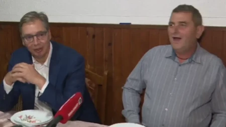 Vučić nasmejao pričom iz vojske: „Na gađanju sam otkrio da ništa ne vidim“