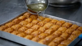 Kajmak baklava spaja sastojke kao što su griz i suvo grožđe: I nije preslatka