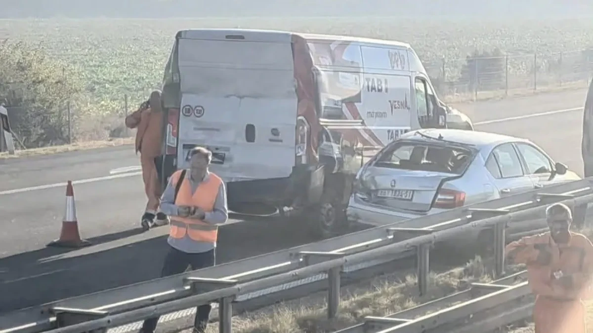 Saobraćajna nezgoda na auto-putu kod Pećinaca: Saobraćaj u kolapsu