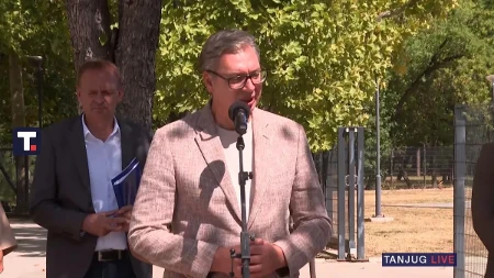 Obraća se predsednik Srbije: Vučić obilazi JP "Adica" (VIDEO)