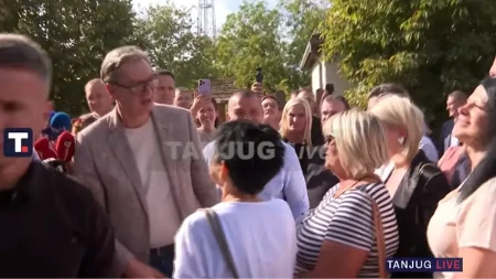 Vučić sa narodom: Predsednik u poseti porodici Kavai (VIDEO)