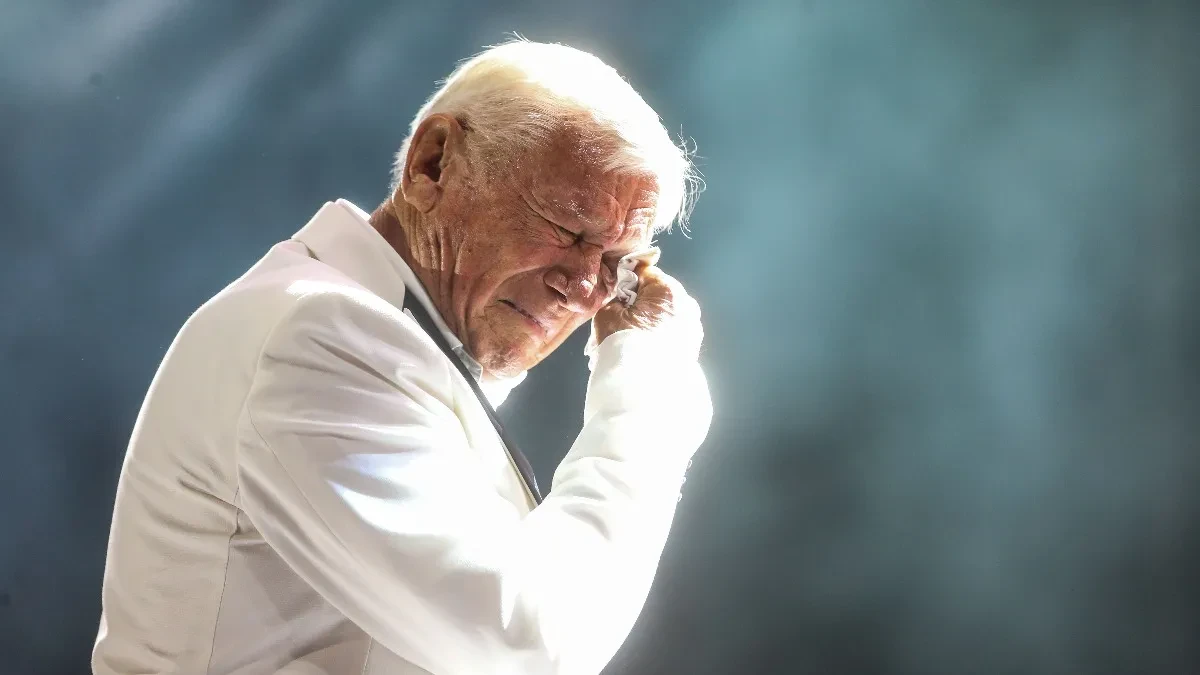 Milanče Radosavljević se rasuo u komade: Koncert momentalno obustavljen, grca u suzama (FOTO)
