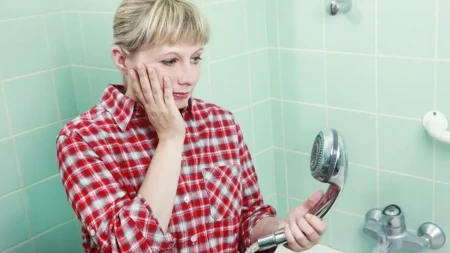 Kuma mi pokazala kako skida kamenac sa tuša: Sad je i moj kao nov!